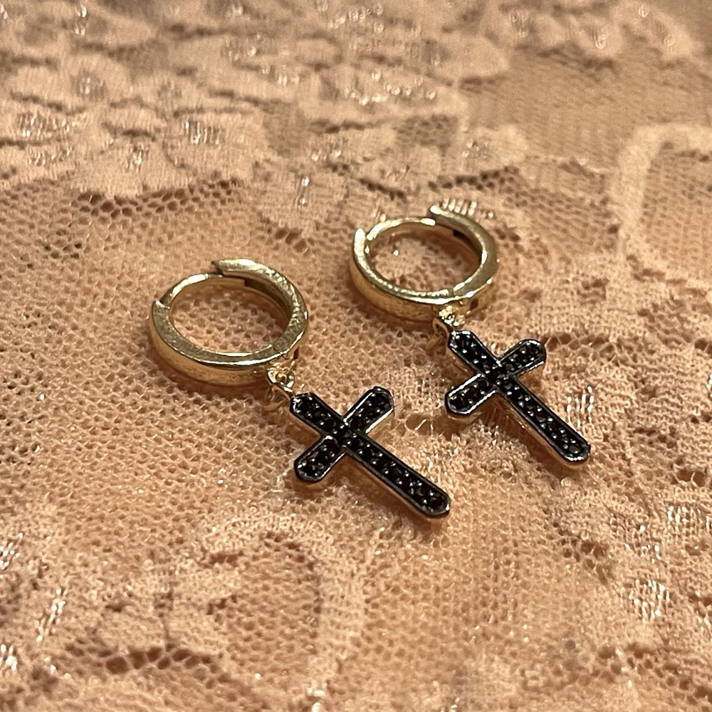 🎬💥 925 Sterling Silver Black Zircon Cross Hoop Earrings – Handmade in Turkey